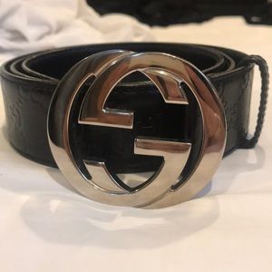 Black leather gucci belt